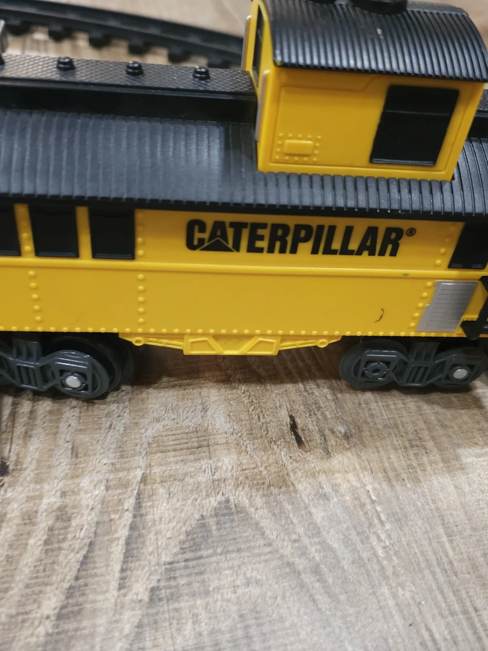 Caterpillar Construction Express Motorized 12 Inch Train 5 Car Set With Tracks